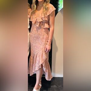 Lulus midi dress light pink. Worn once size small.